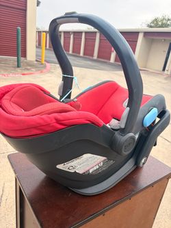 UPPAbaby MESA Infant Car Seat/ needs cleaning/ free delivery OBO