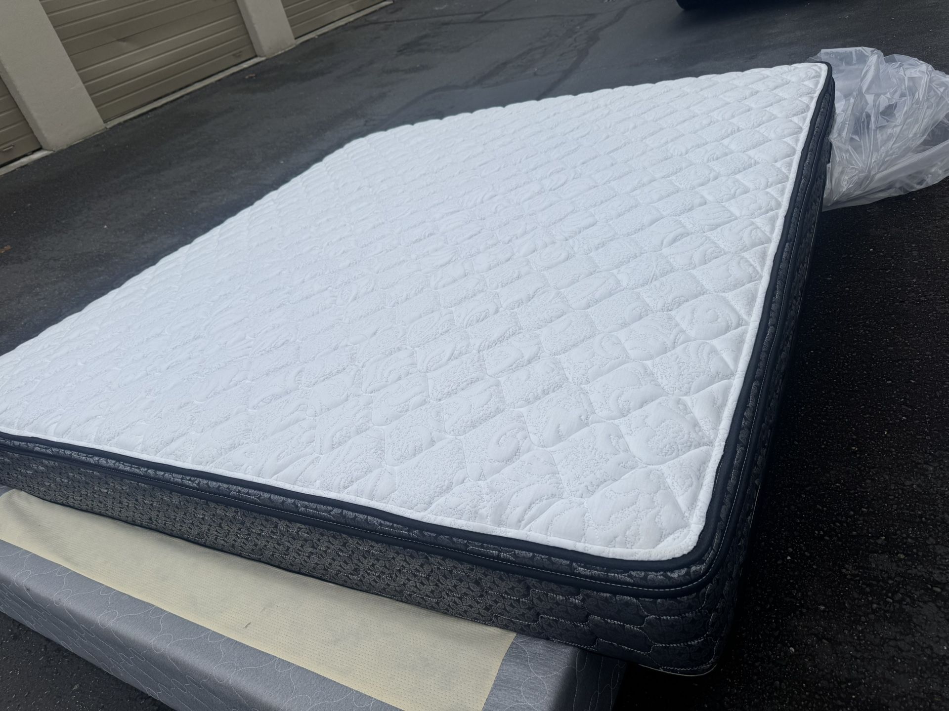 King Mattress (Sealy medium firm)