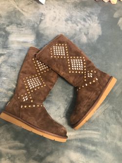 NEW UGGS (brown)