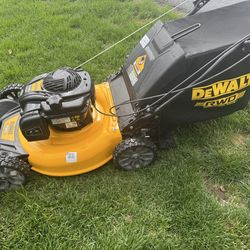 Dewalt Self Propelled Mower 150cc Engine w/21” Cutting Width. Like New.