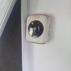 Brsnd New,  Apple  Watch SE 3 , (40  mm,64GB) Starlight Aluminum,starlight  Sport  band,  Open Box