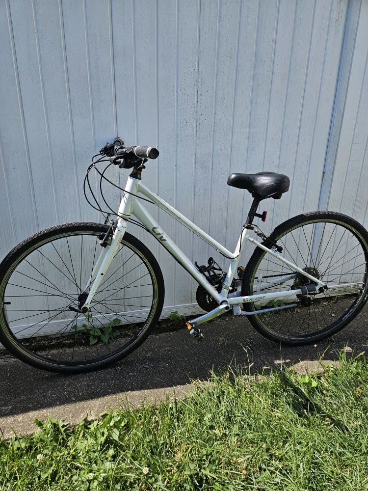 Giant Liv Alight Women's Hybrid Bike