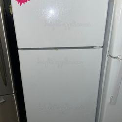🌸#156 CLEARANCE💥 NEW OUTLET Hotpoint by GE Top Freezer white Refrigerator $345 💥💥