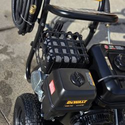 DEWALT
4400 PSI 4.0 GPM Cold Water Gas Pressure Washer