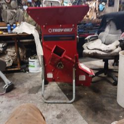 TROY-BILT,   TOMAHAWK CHIPPER