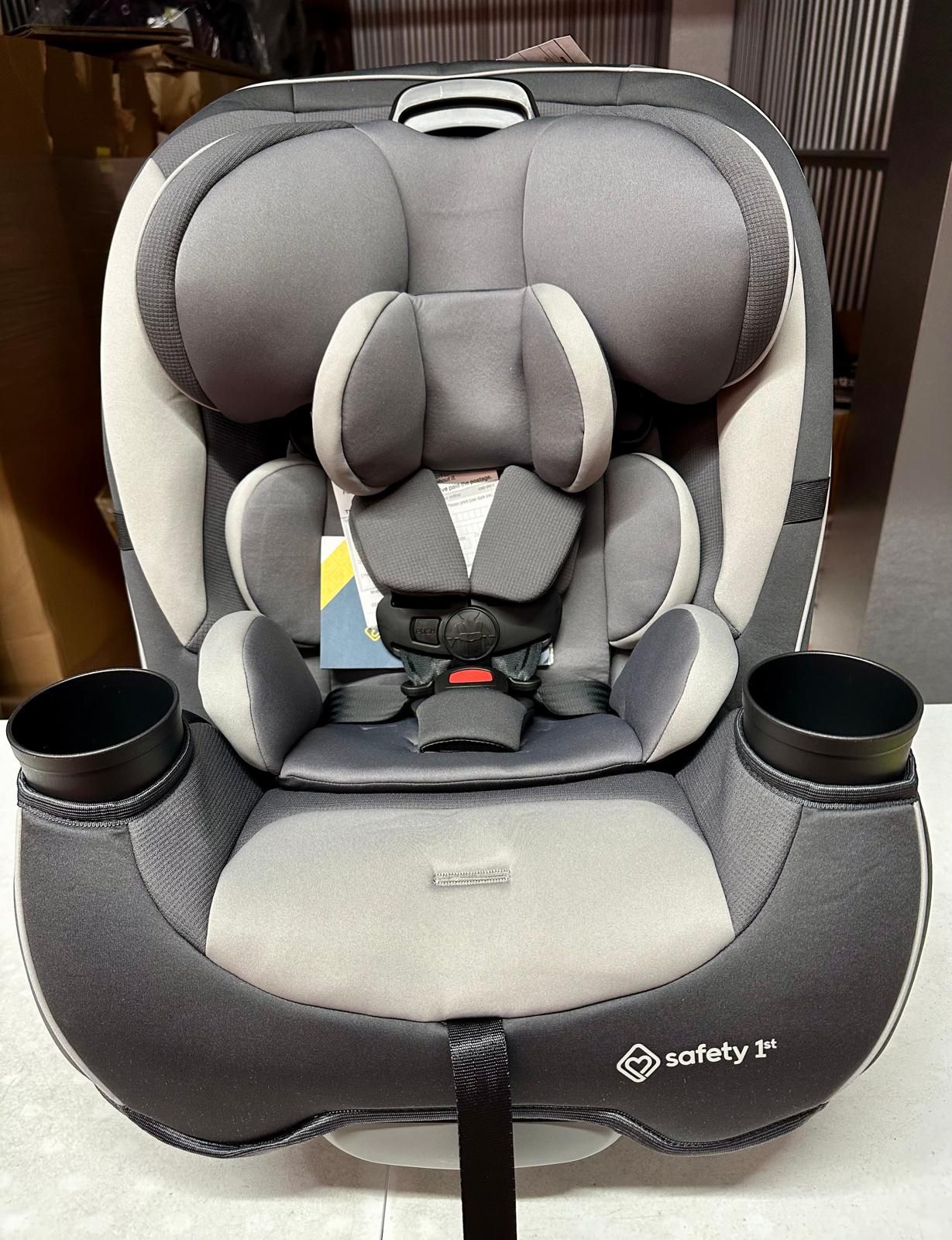 Open Box The Safety 1st Grow and Go All-in-One Slim Convertible Car Seat is designed to grow with your child from infancy through the booster years. W