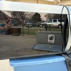 BRAND NEW  WHIRLPOOL MICROWAVE