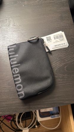 Lululemon clippable card pouch/wallet
