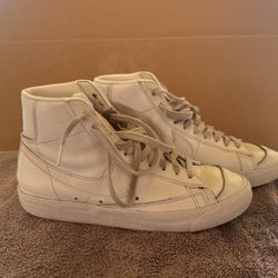 Women’s Nike Blazers High Size 7.5
