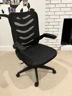 Ergonomic desk chair with lumbar support