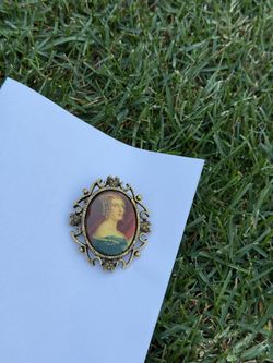 Vintage Gold Tone Cameo Portrait Brooch Pin