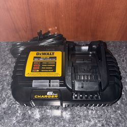 Dewalt 6 AMPS Fast Charger 
