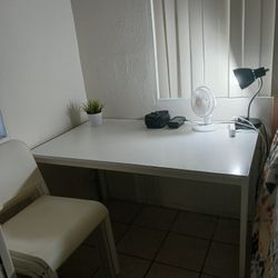 Sturdy Plastic Desk Set 4 Chairs