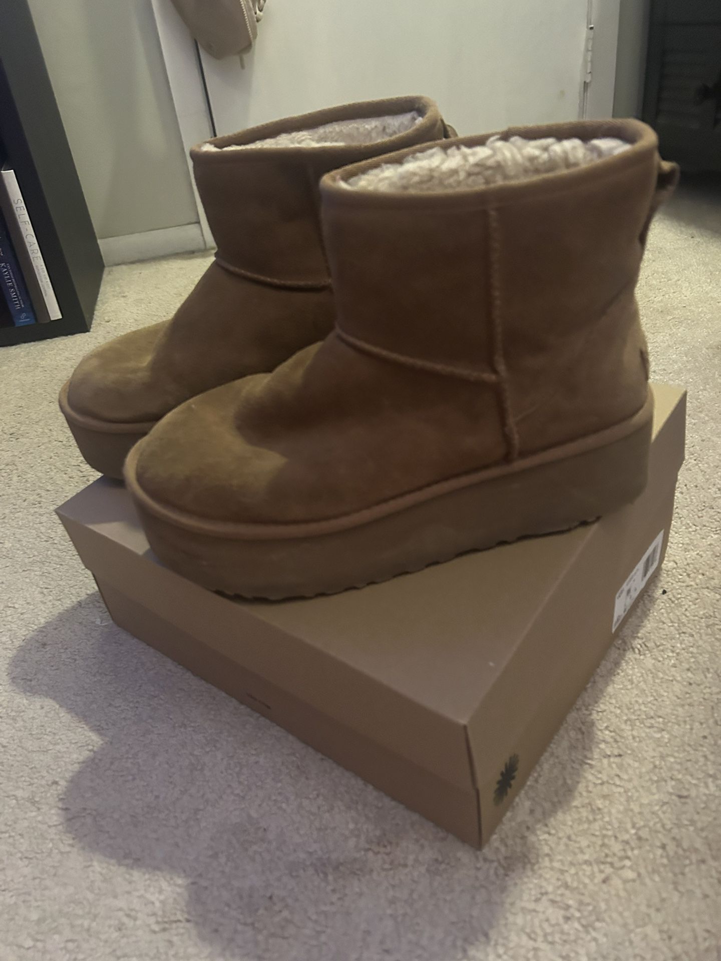 Woman’s Ugg Plate Form Boots