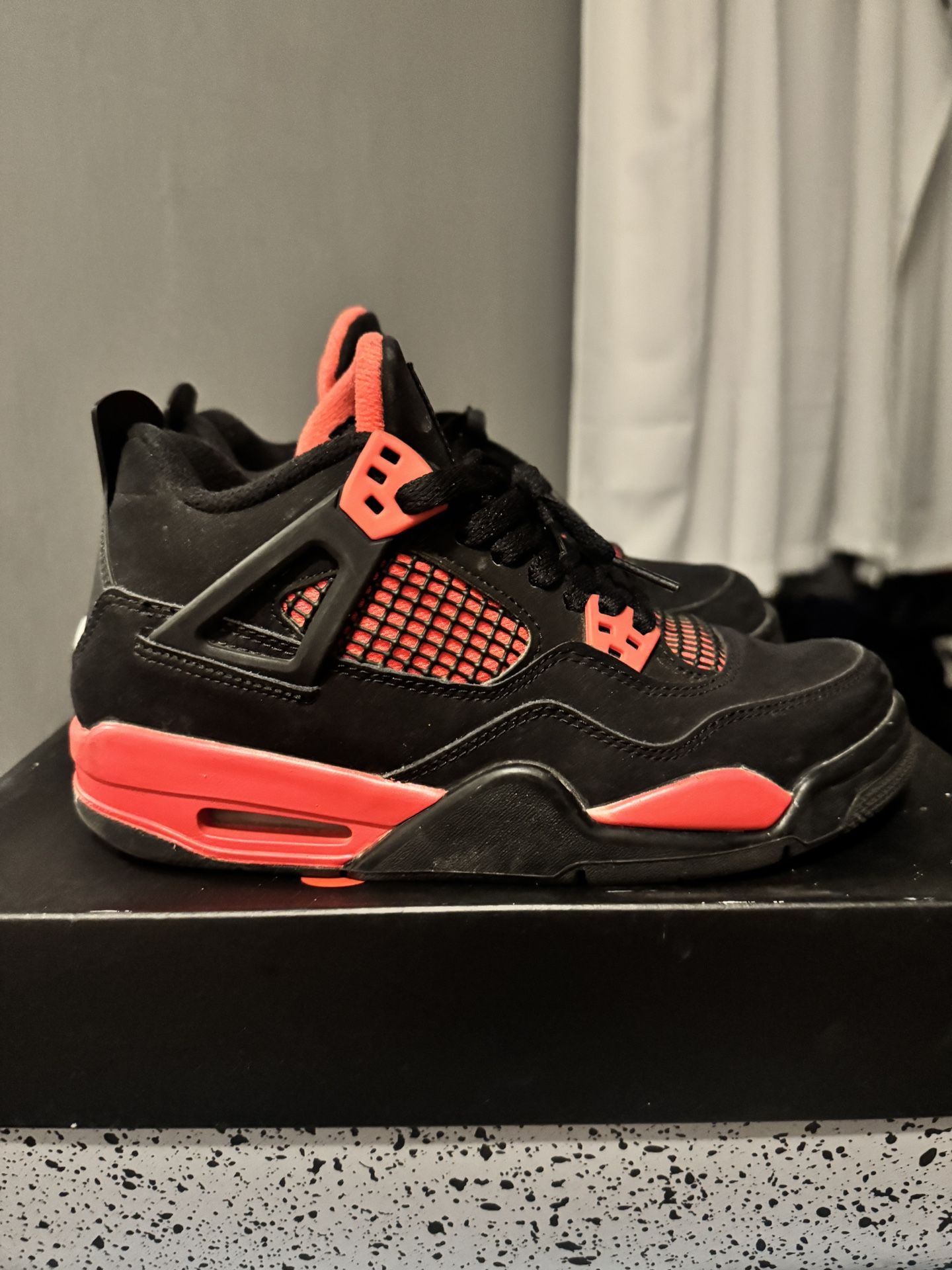 jordan thunder red 4’s