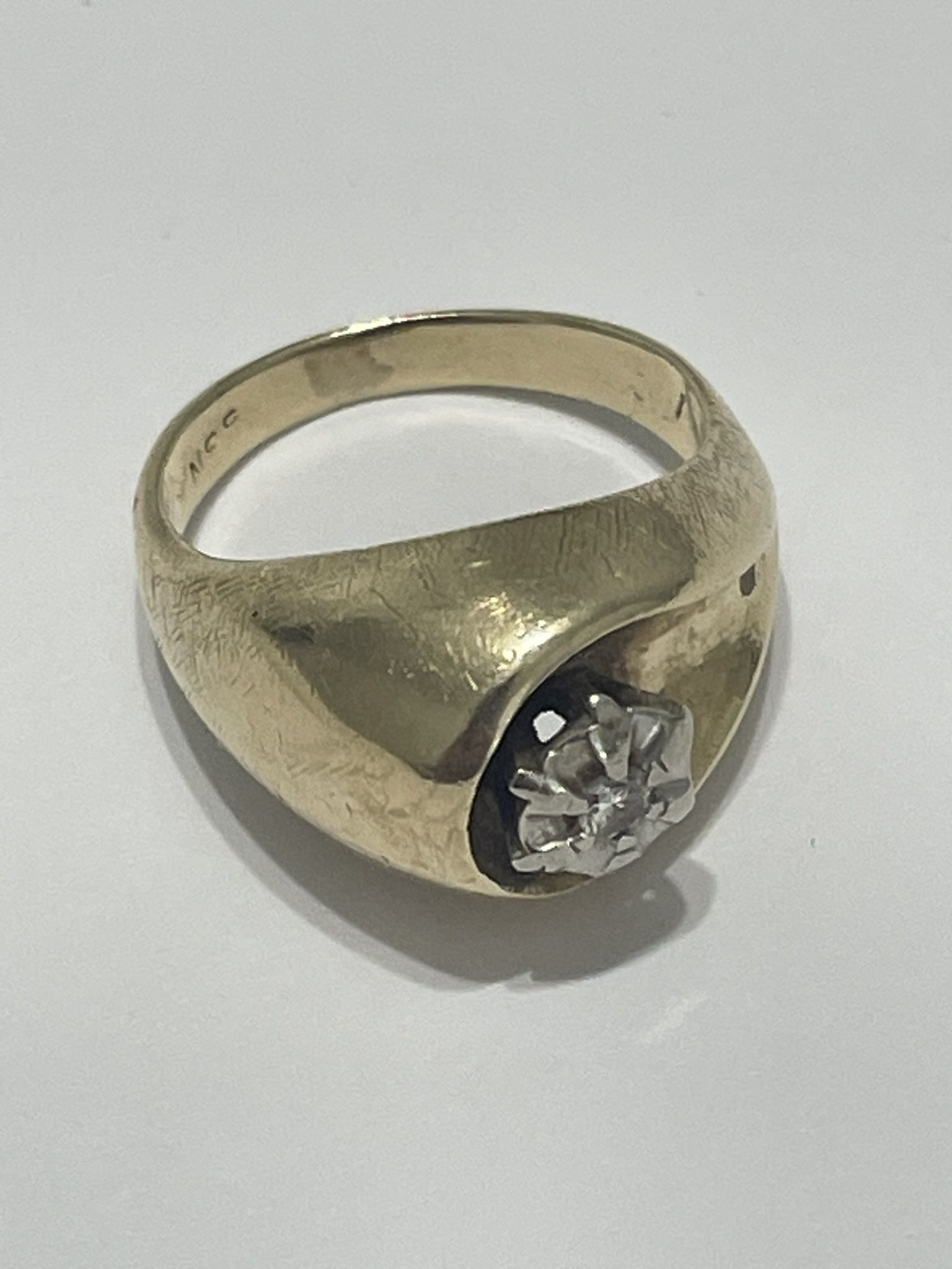 Womens 14K Gold Ring With tiny Diamond . 6.05 Grams Of 14K GOLD below melt Value