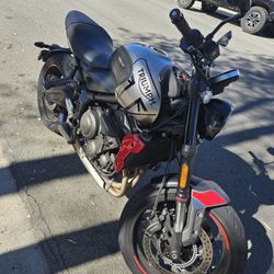 2022 TRIUMPH TRIDENT