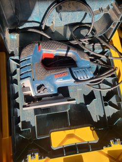 Bosch corded jigsaw with case