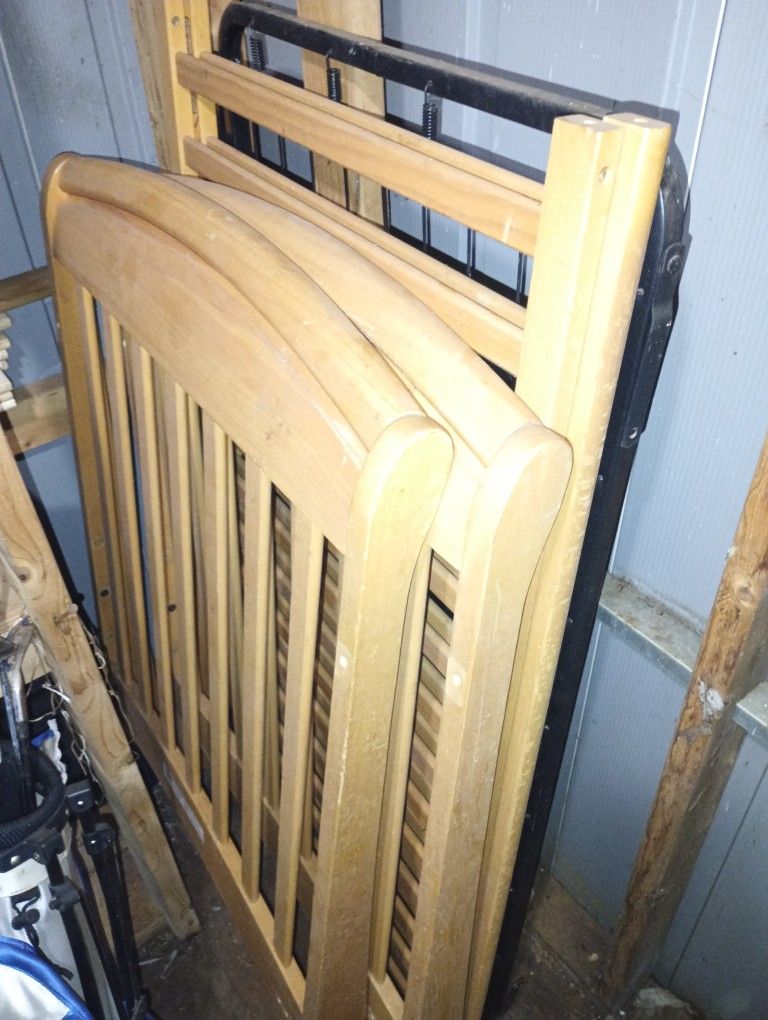 Very Nice Baby Crib And Toddler Bed