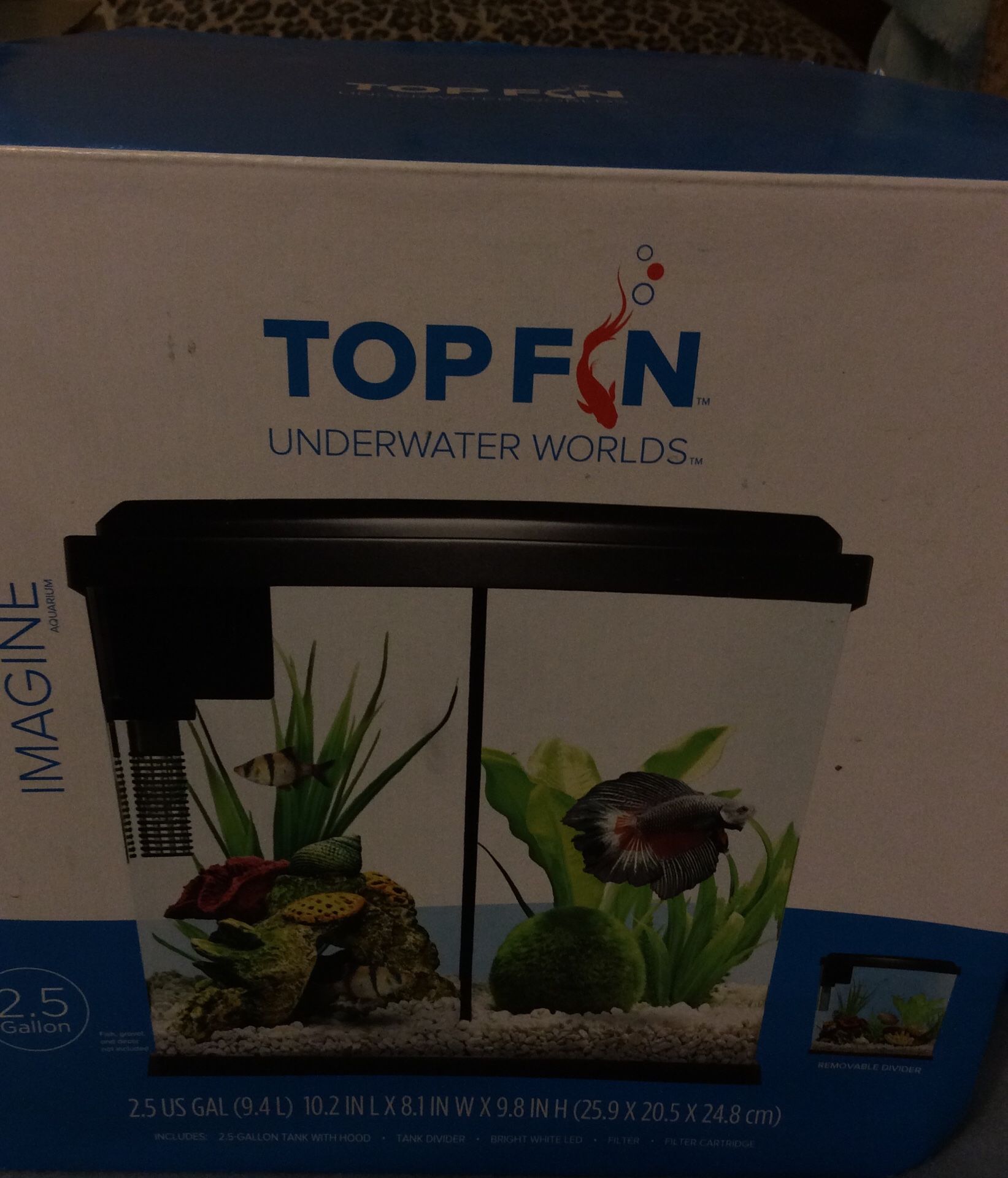 Top fin 2.5 gallon with removable divider for beta, includes filter