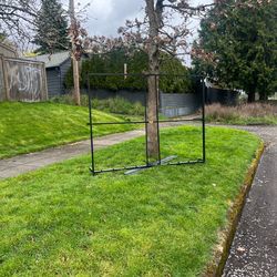 Free metal queen bed frame in Montavilla