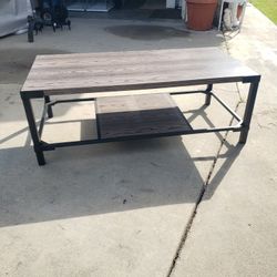 Coffee Table  - Like New Condition 