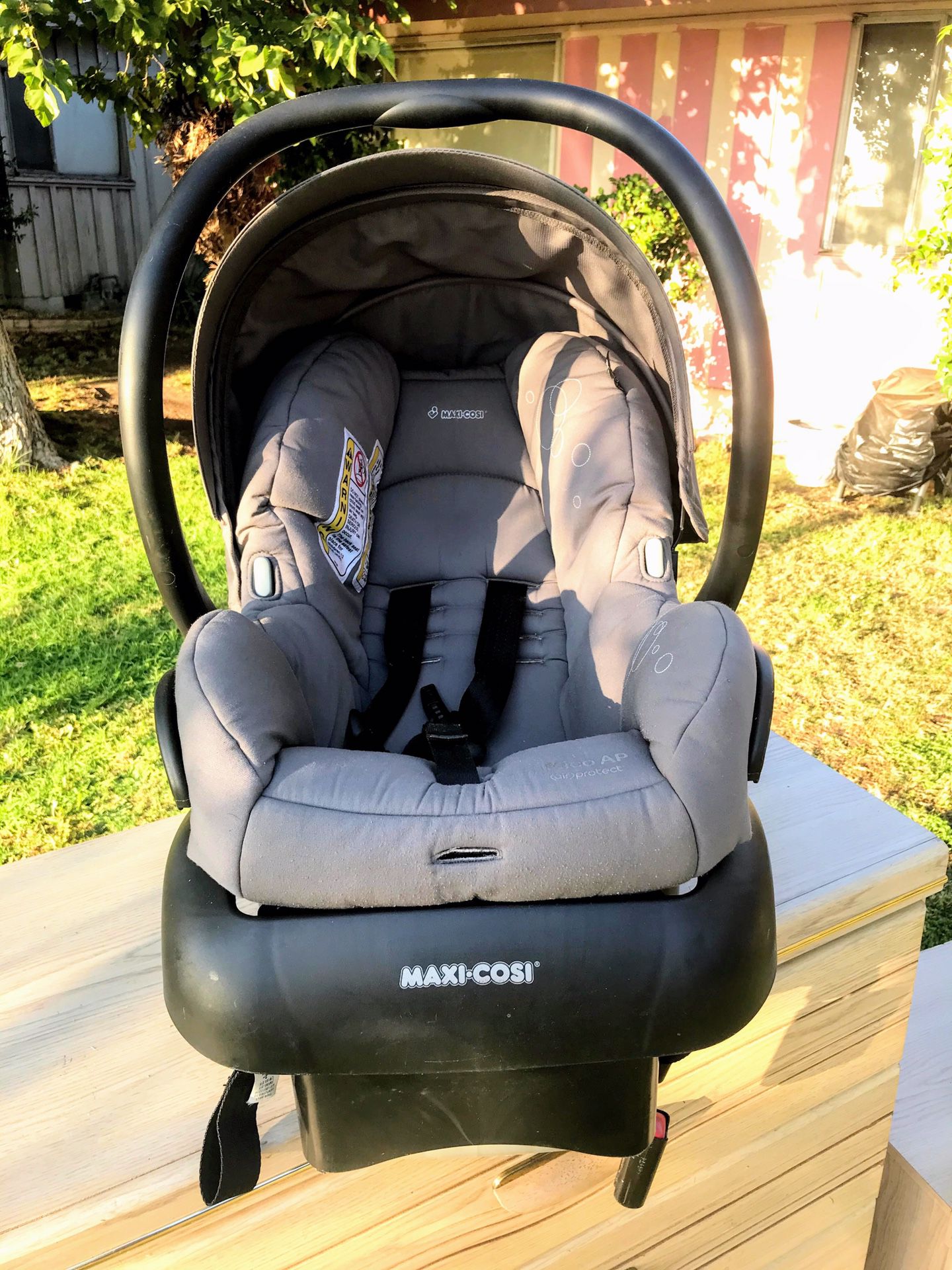 !! Infant Car Seat by Maxi Cosi