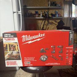 Milwaukee M18 18-Volt Lithium-Ion Cordless Combo Kit (6-Tool) with 2-Batteries, Charger and Tool Bag