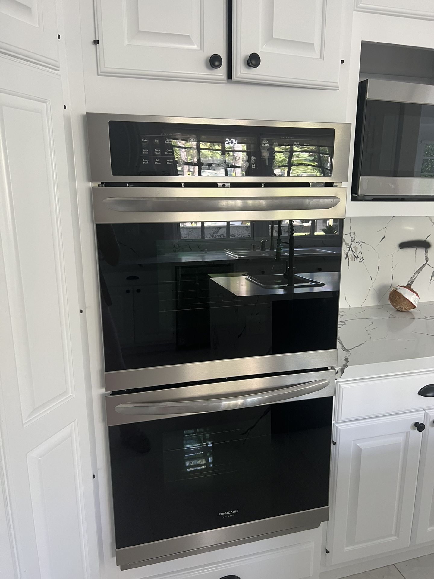 Frigidaire Gallery 30 in. electric double wall oven