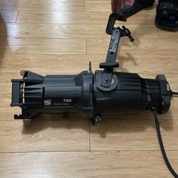 Source Four 750 Spot Light 