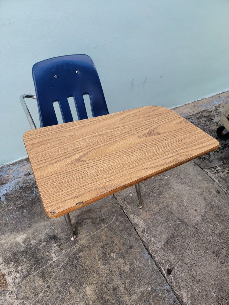 Daycare CLOSING Chairs Desk White Boards for Sale in Hialeah, FL OfferUp