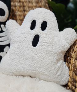 Halloween Ghost Shaped Plush Fur Throw Pillows •$5 EACH• 👻✨️