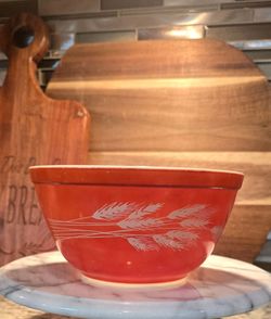 Vintage PYREX #402 Rust Orange Autumn Harvest Wheat (also known as Wheat Stalks or Summer Grain) 1.5 Liter Mixing Bowl 7.25"
$18 Firm Price *(Non-nego