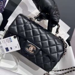 Chanel 23k mini c f lambskin with a very delicate handle size: 12*20*6cm.