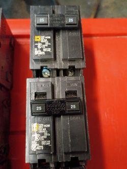 SIEMENS CIRCUIT BREAKERS (30 AMP)(25 AMP)(20 AMP)