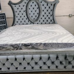 Luxurious 7 Piece Bedroom Set!
