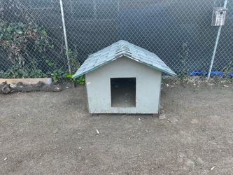 Free Dog House