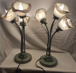 Tole Style Floor Lamp Metal Leaves & 3 Glass Flower