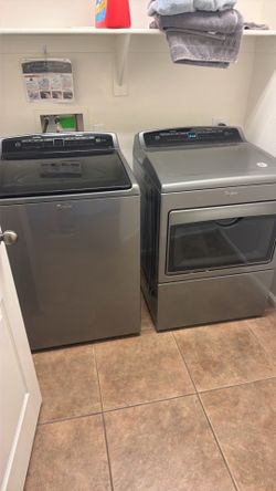 Whirlpool washer & dryer set