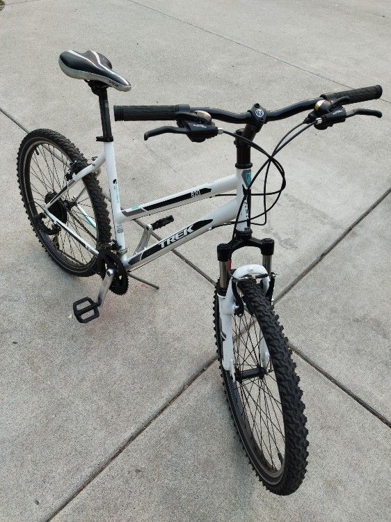 Trek 820 Singletrack Series Mountain Bike – 19.5" Frame