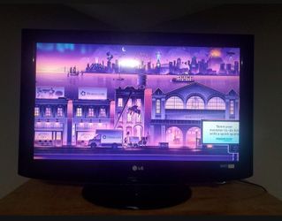 32" LG tv, roku and remote