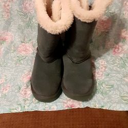 UGG**WOMEN'S BOOT'S**Sz 7**GREEN