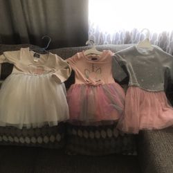 Vestidos De Niña Size4-5 $10.00 los tres
