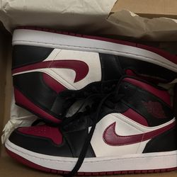 Air Jordan 1 Mid