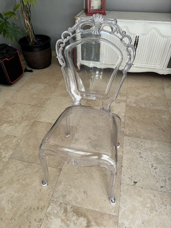 Clear Plastic Chair 
