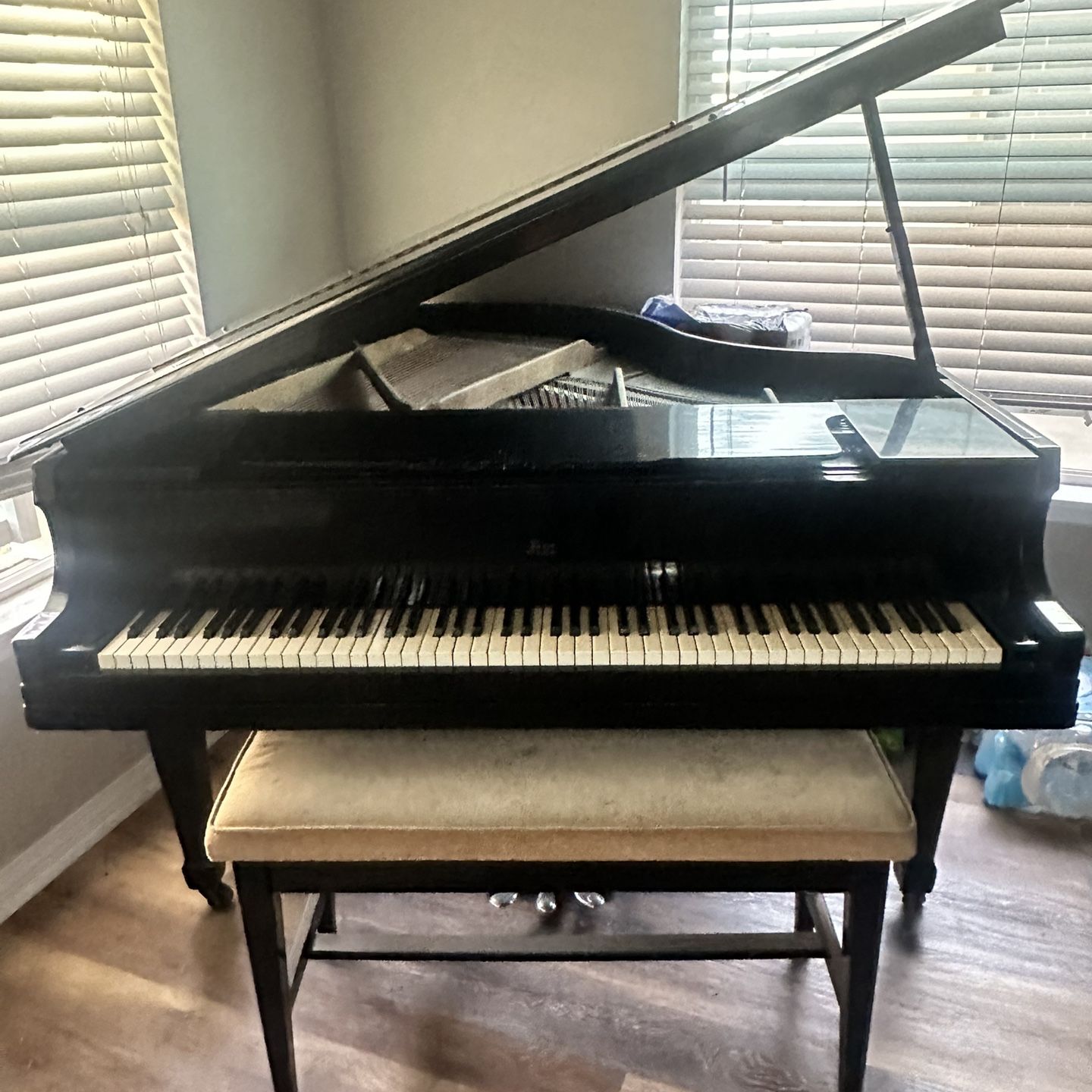 Baby Grand Piano STARR Richmond 