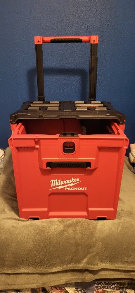 Milwaukee packout rolling drawer tool box