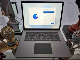 Microsoft Surface Laptop 3 15" -i5/8GB RAM / 256GB SSD - Charger Included
