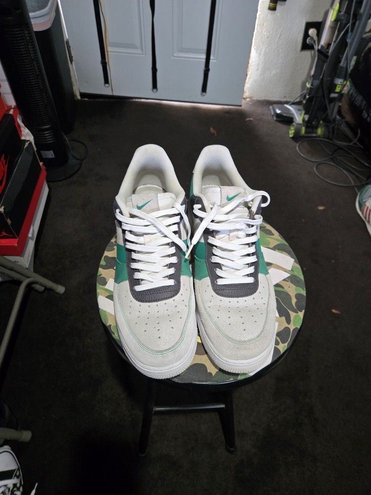 NIKE AIR FORCE 1 Af1 ‘07 PRM 1 [CI0065-100] WHITE MTLLC GOLD BLACK Men's Size 11 Great Condition 