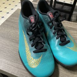 Nike Mercurial CR7 Soccer Indoor/Turf Shoes Size 7 READ DESCRIPTION 